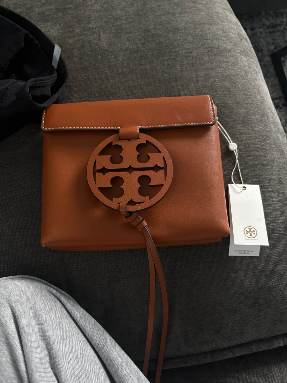 Tory Burch Leather Shoulder Bag with Logo Medallion in Cognac